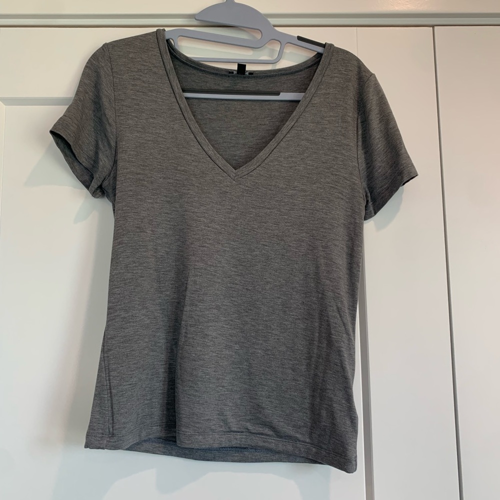 Express Gray Fitted Short Sleeve Vneck